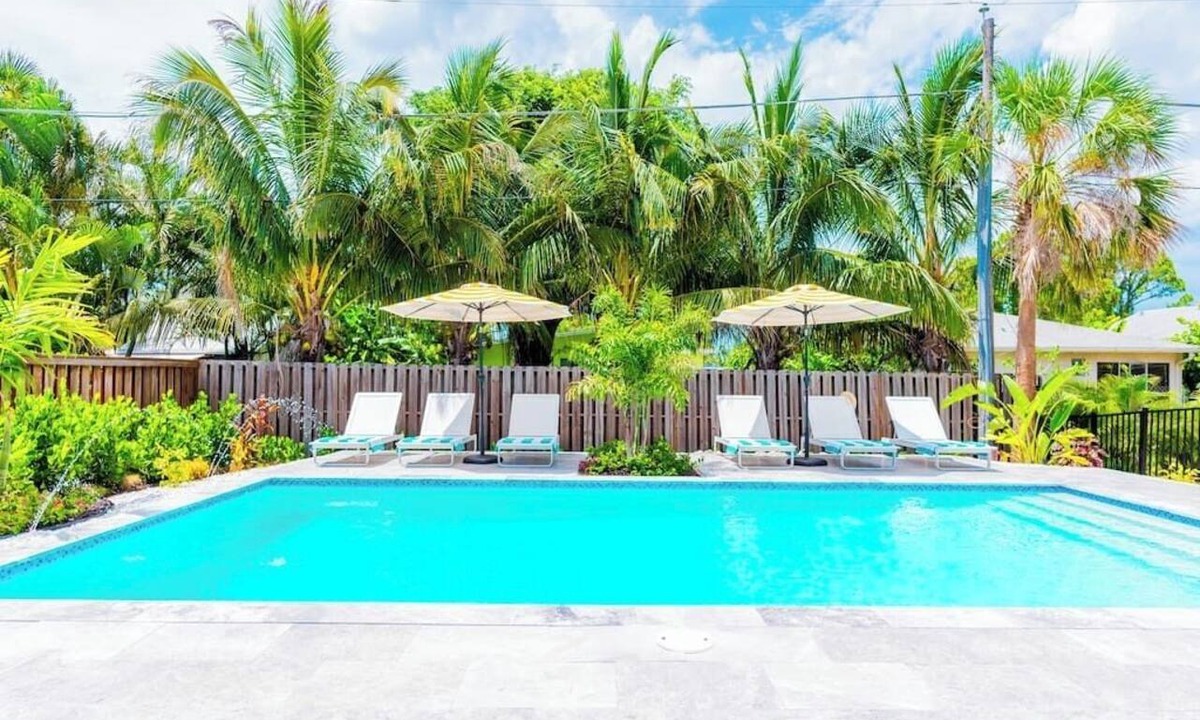 Naples Park Villa | 839 GulfShore Villa w/Private Studio Near Mercato
