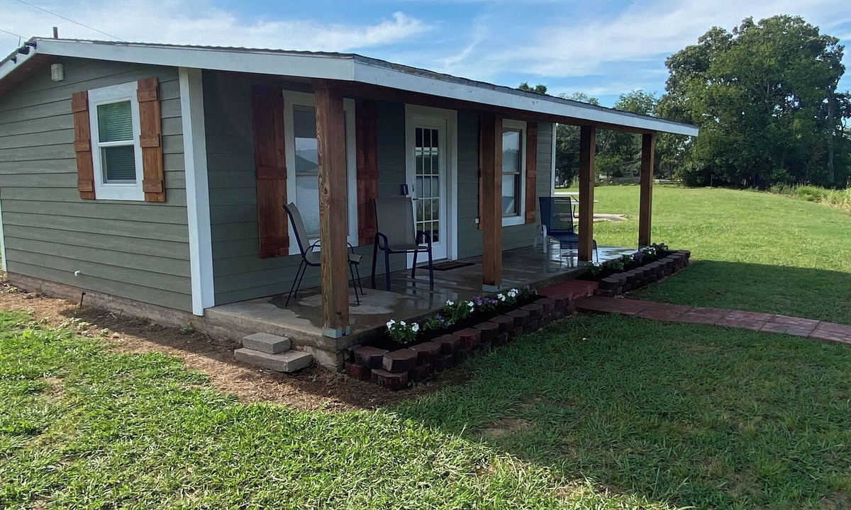 Adair Cabin | A beautiful cabin in the Pryor area with outstanding views of Lake Hudson.