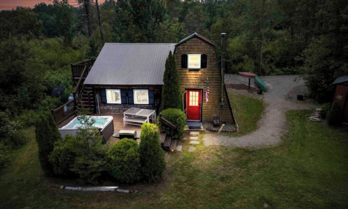 Kimball Lake Shores Cabin | A-Frame Hot tub Retreat - Firepit, Grill, EV & Dog Friendly, Close to N. Conway.