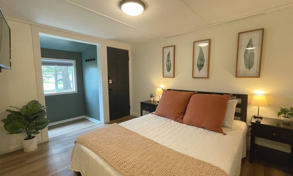 Round Lake Cabin | A lovely lakeside Cottage near Saratoga ★ 1BR ★
