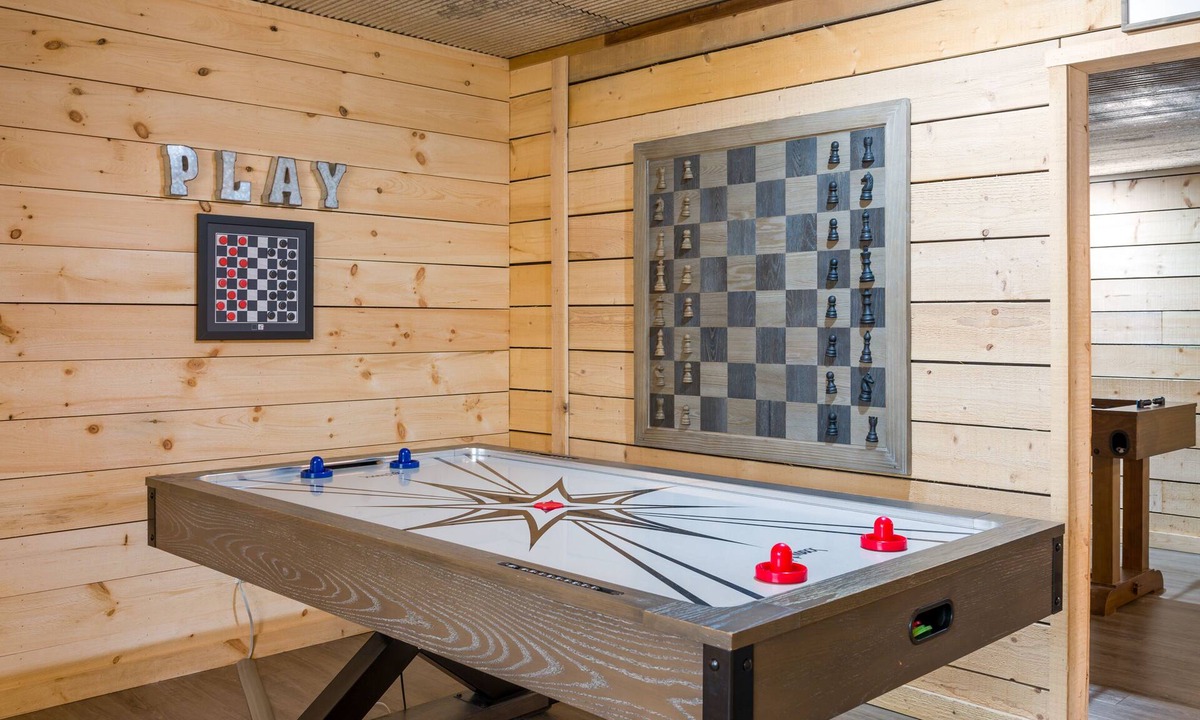 Chalet Village Cabin | A+ Resort w/Pools-Pickleball-3 Kings-Hot Tub-Games