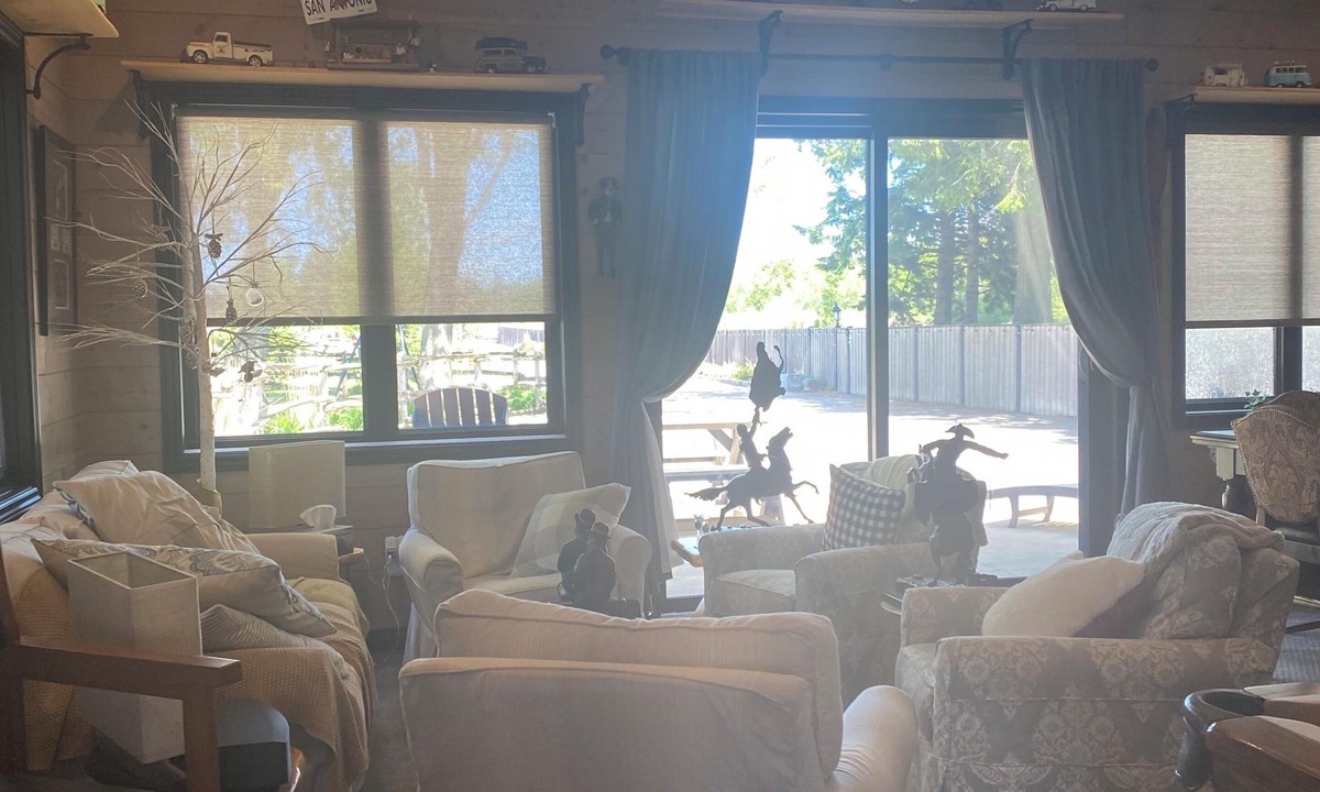 Durham Region House | A true getaway. Pool cabana pickleball .10 acres fully manicured.