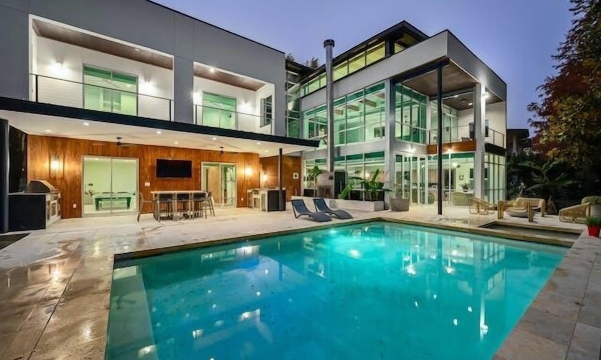 Rivercrest House | Above Emerald | Waterfront I Dock I Lake Austin | Pool&Spa I Game Room