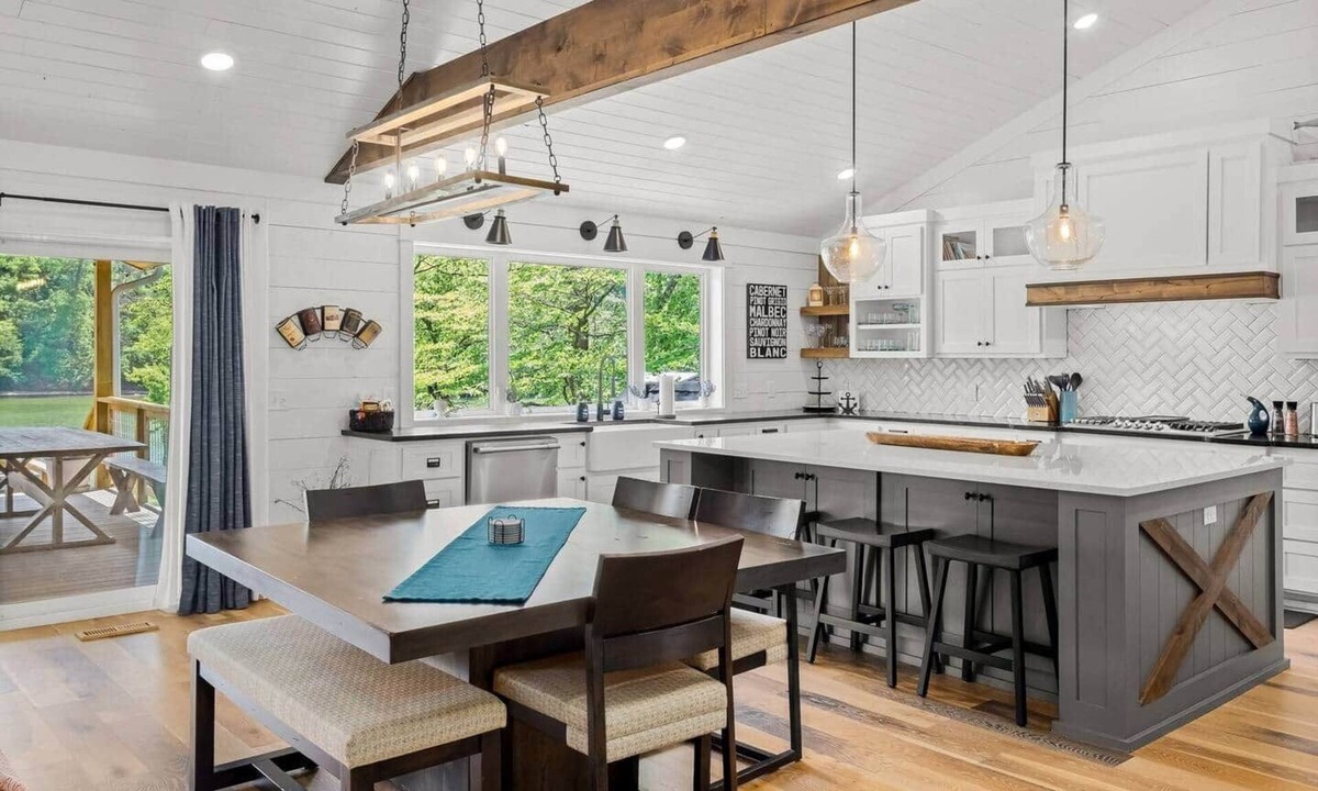 Bella Vista House | Access to lake & trails with HOT TUB!