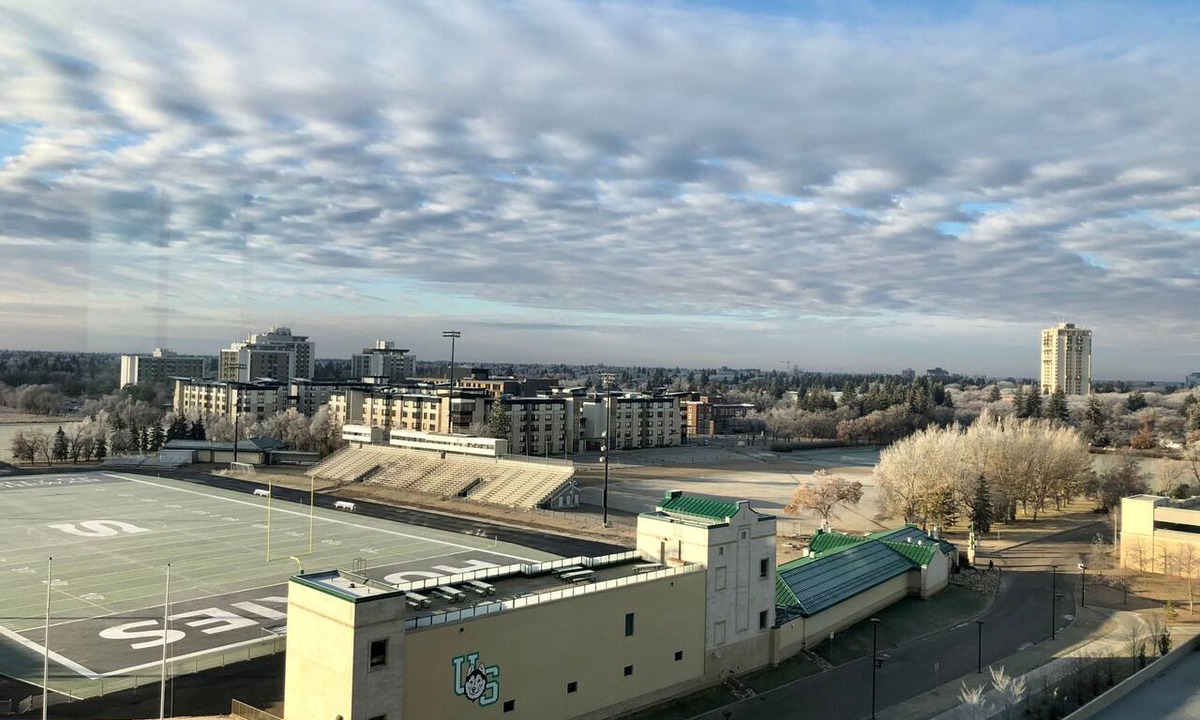 Saskatoon Apartment | Accessible Queen Studio w/Free Hot Breakfast
