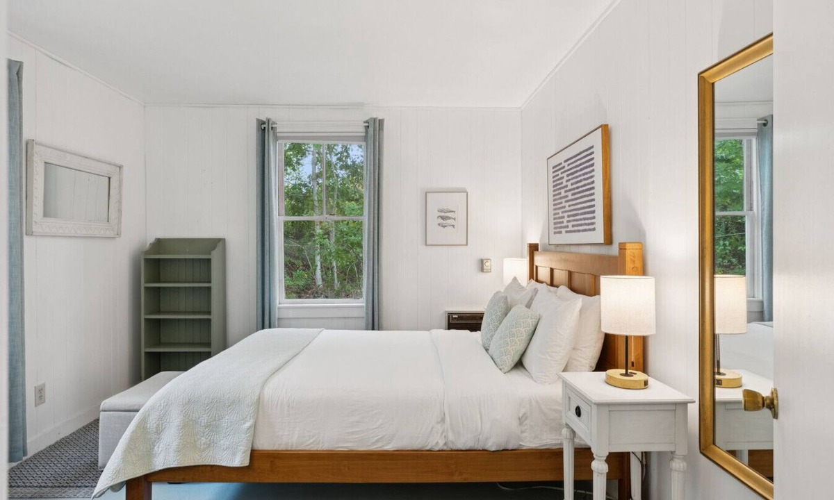 Pemaquid Beach Cottage | Across the road from Pemaquid Beach — 2-bedroom seasonal family cottage