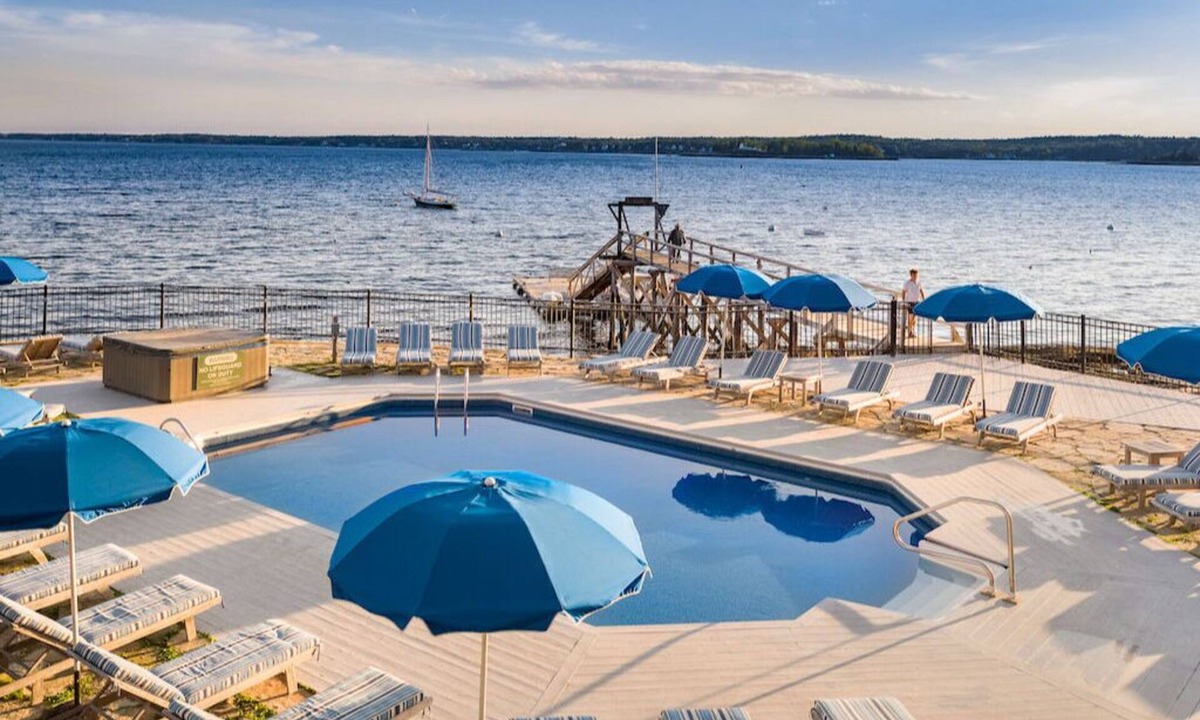 Boothbay Harbor Cabin | ADA Room | Ocean Peek + Porch | No Hidden Fees