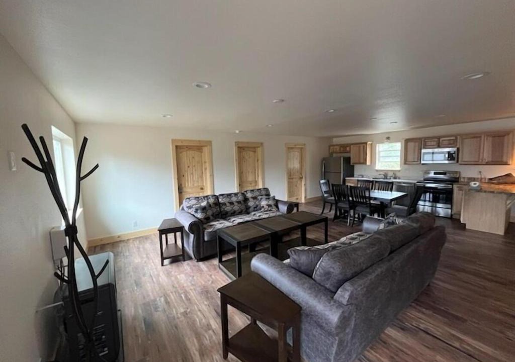 Cohoe Apartment | Alaska Summers Lodge Loft-Near Mouth of Kasilof River