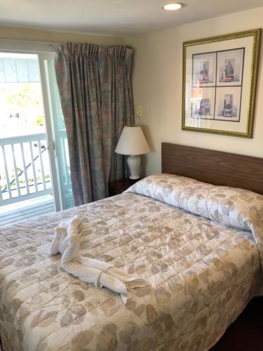 Old Orchard Beach Hotel | Alouette Beach Resort Economy Rooms