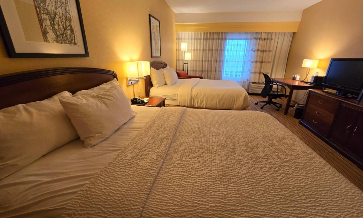 Altoona Hotel | Altoona Adventure Nights | Scenic Parks, Historic Sites & Hiking Access