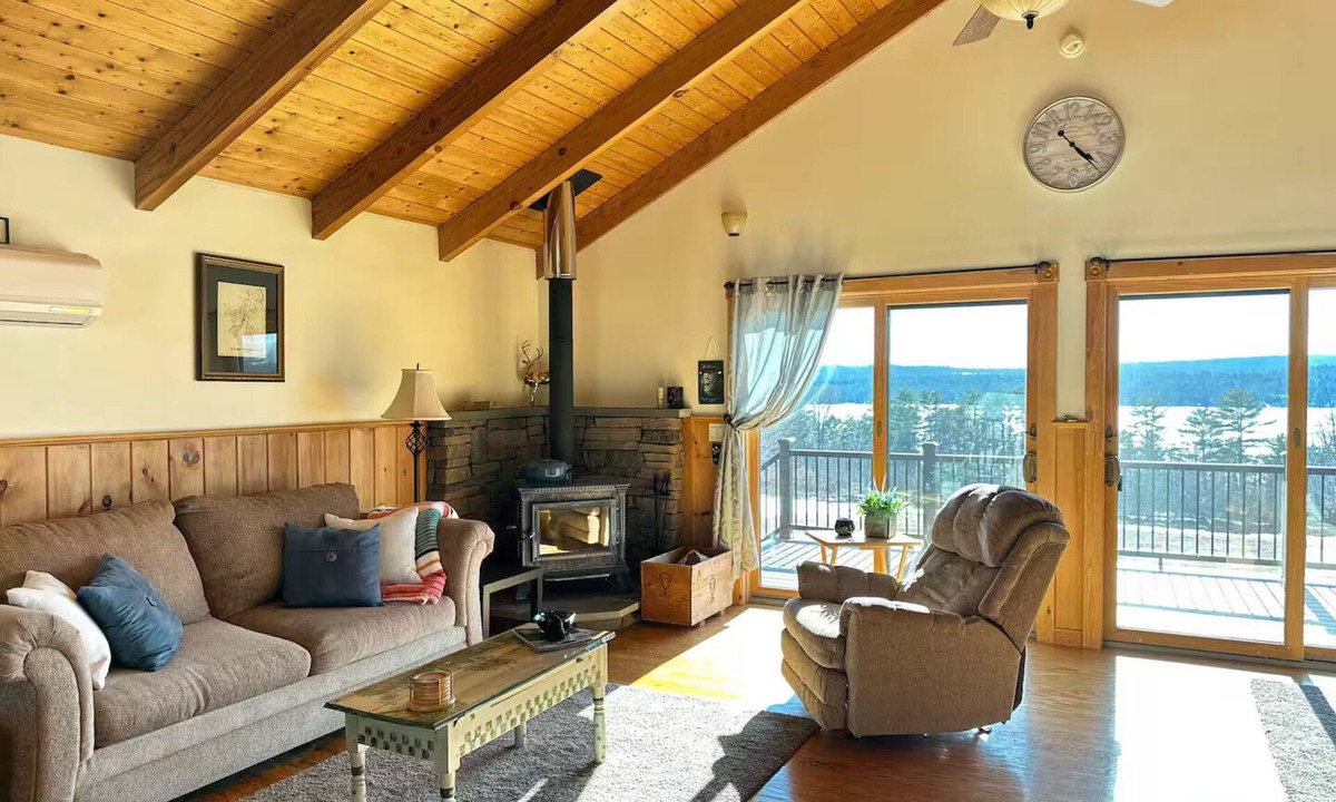 Oxford Cabin | Amazing Lake View~Wood Stove~Deck~Outdoor Shower
