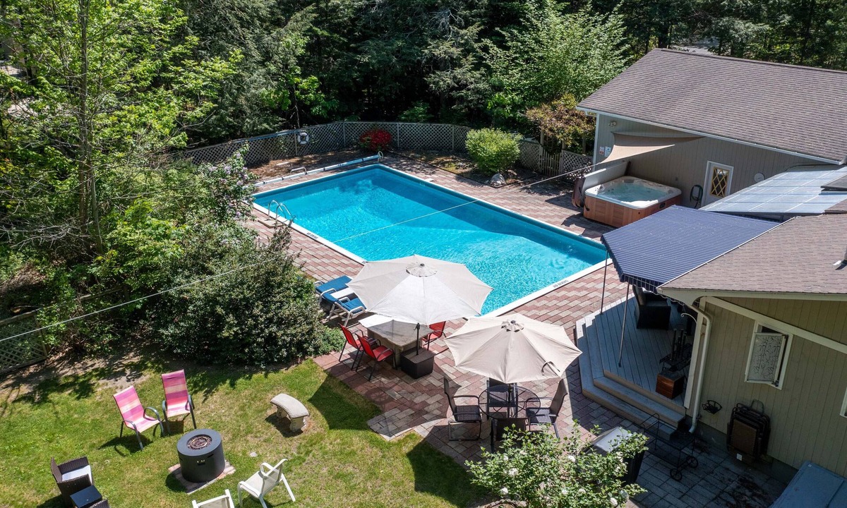 Falmouth House | Andy's Retreat - Heated outdoor pool, hot tub, central AC, fire pit, bbq