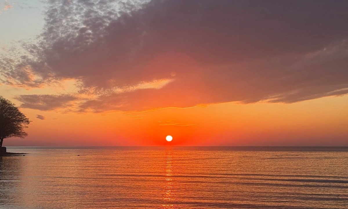 Lake Erie Beach Apartment | ANGOLA BEACH APARTMENT - GRANDVIEW BAY 2 BEDROOMS