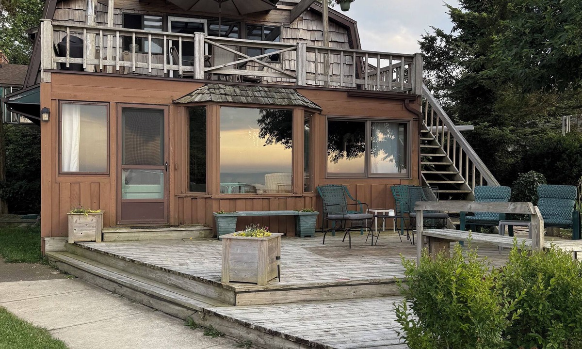 Lake Erie Beach Apartment | Angola on the Lake- Grandview Bay-25 minutes from Highmark Stadium