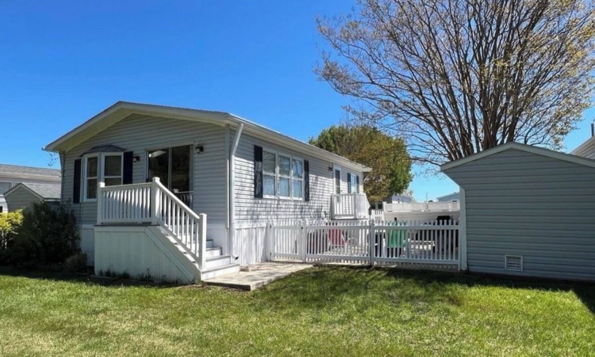 Assateague Pointe Cottage | Assateague Pointe- single home on a quite pond. 2 pools/pier/game room.