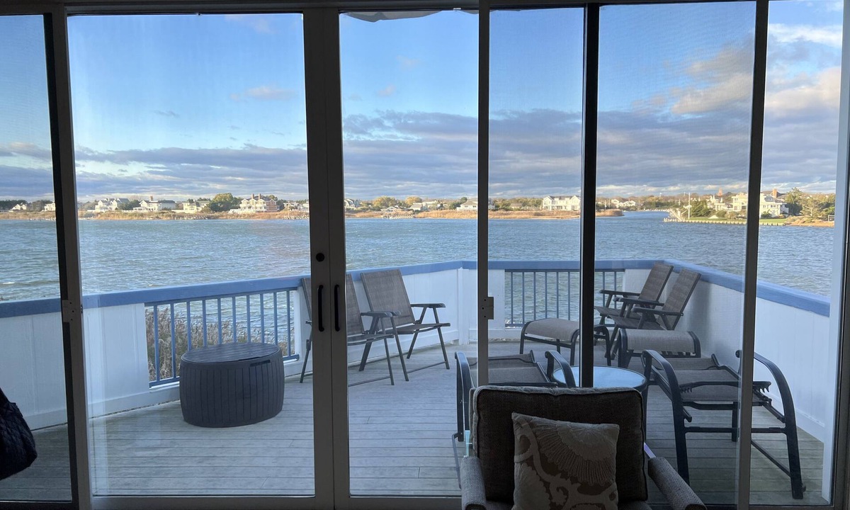 Town of Southampton Condo | Available due to last minute cancellation. Beautiful Dune Road Condo.