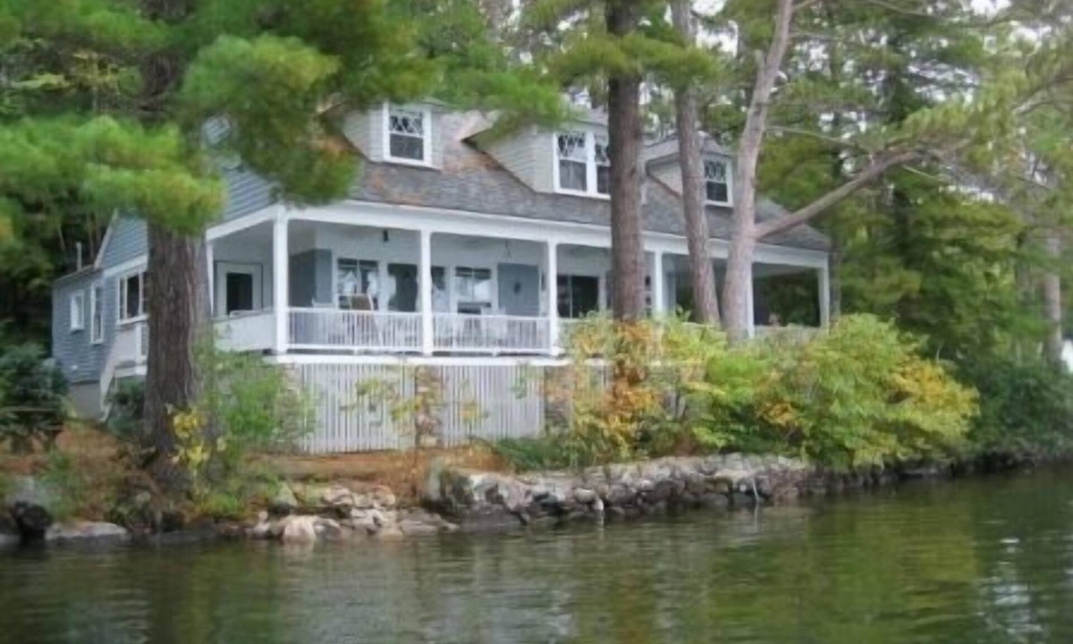 Tuftonboro House | Barber Pole Compound - Perfect for the whole family
