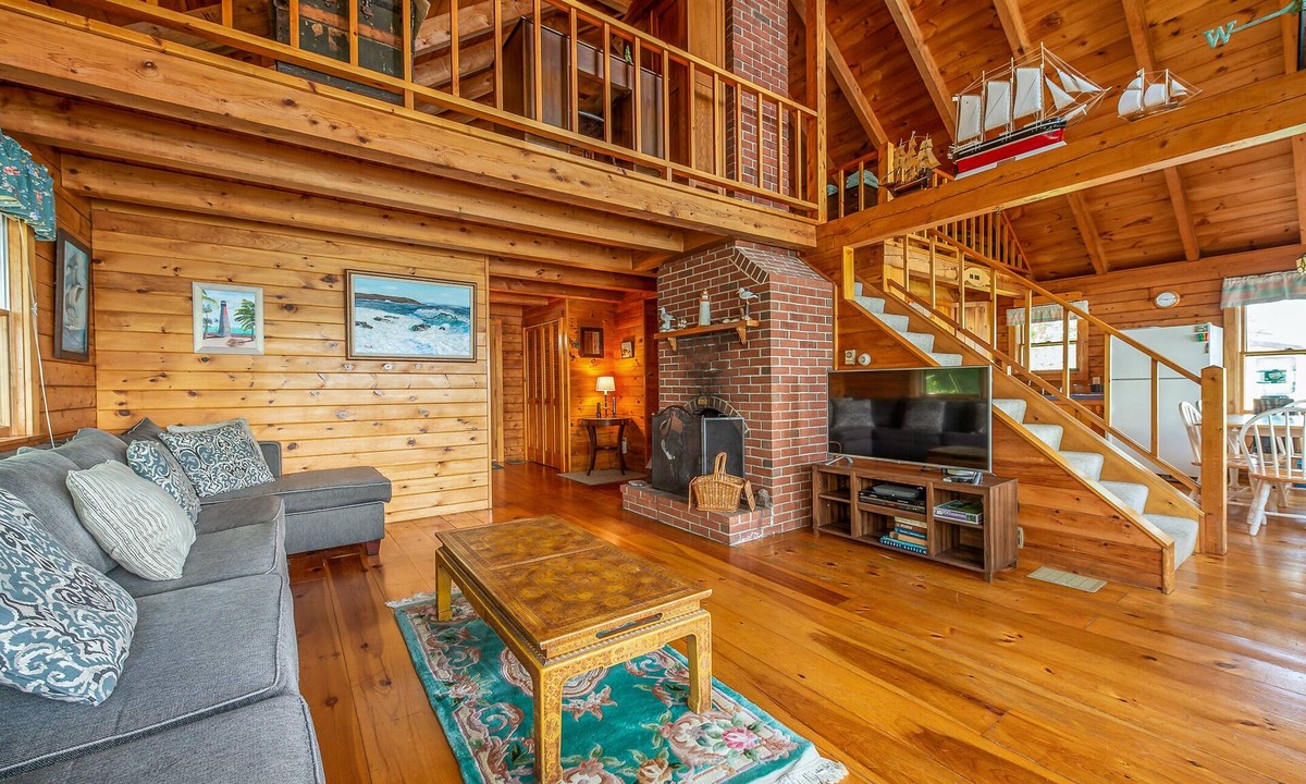 Harpswell Cabin | Bay-View. Waterfront Log cabin on the bay. Pet Friendly.