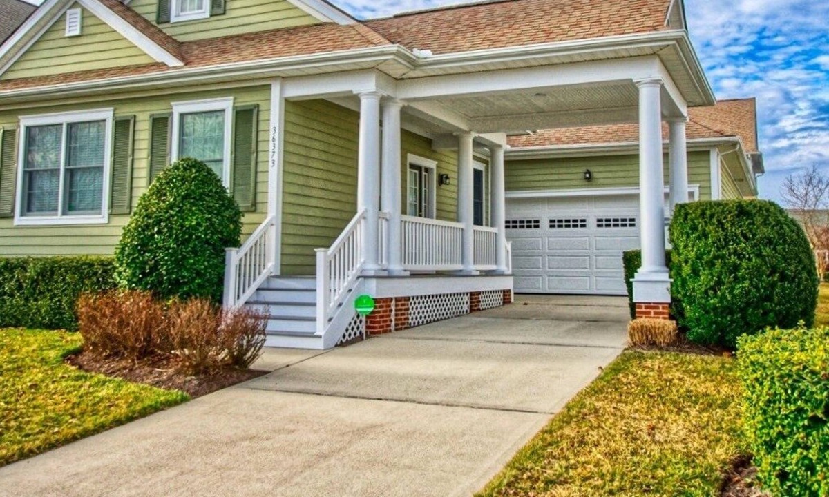 The Commons House | Bayside * 3 BR Luxury House * Sleeps 10-12