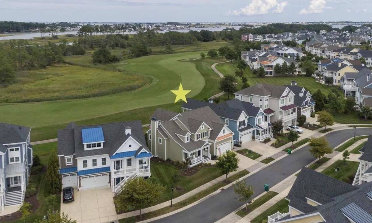Bayside House | Bayside New Listing Located on 14th Fairway