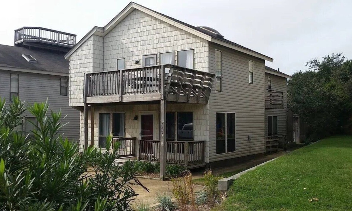 Northwest House | Be Happy Chesapeake Bay Home Steps Away from Beach Access by RedAwning