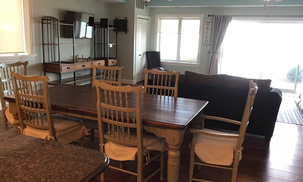 Geneva-on-the-Lake Condo | BEACH LEVEL LAKE FRONT CONDO L02-5 Queen beds. Rent rent 3-4th free -ask