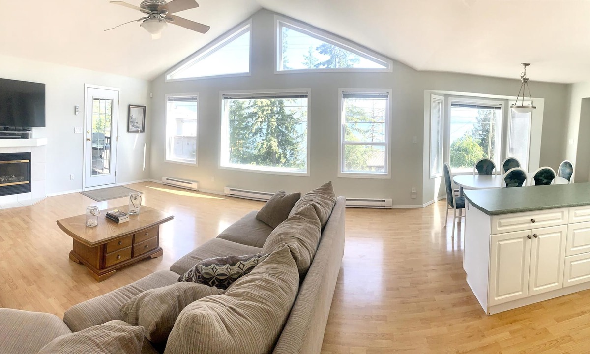 Celista House | "BEACH SIDE" Duplex - Semi-Waterfront