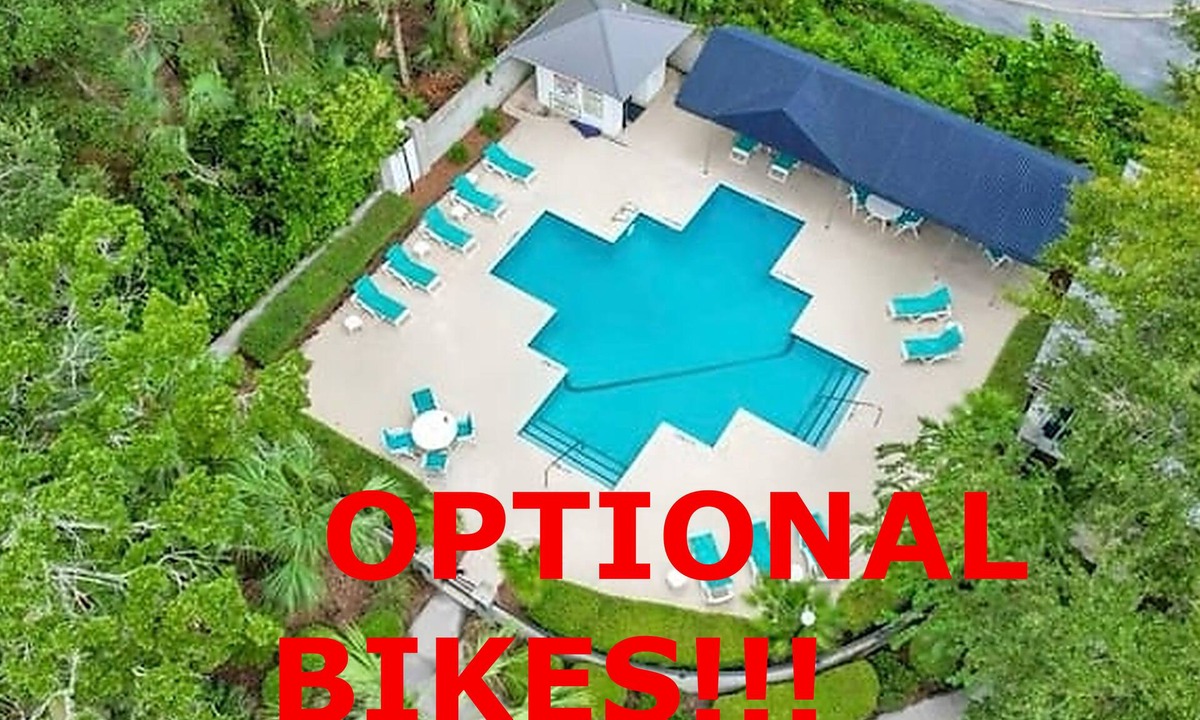 Saint Simons Heights Apartment | Beach Square 3 –optional BIKES – Walk 2 Redfern Village, shops, and restaurants!