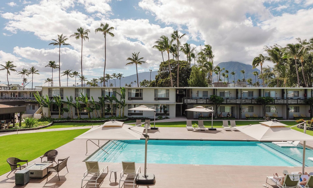 Kahului Hotel | Beachfront Retreat | 2 Modern Units | Outdoor Pool | Parking | Pets Welcome