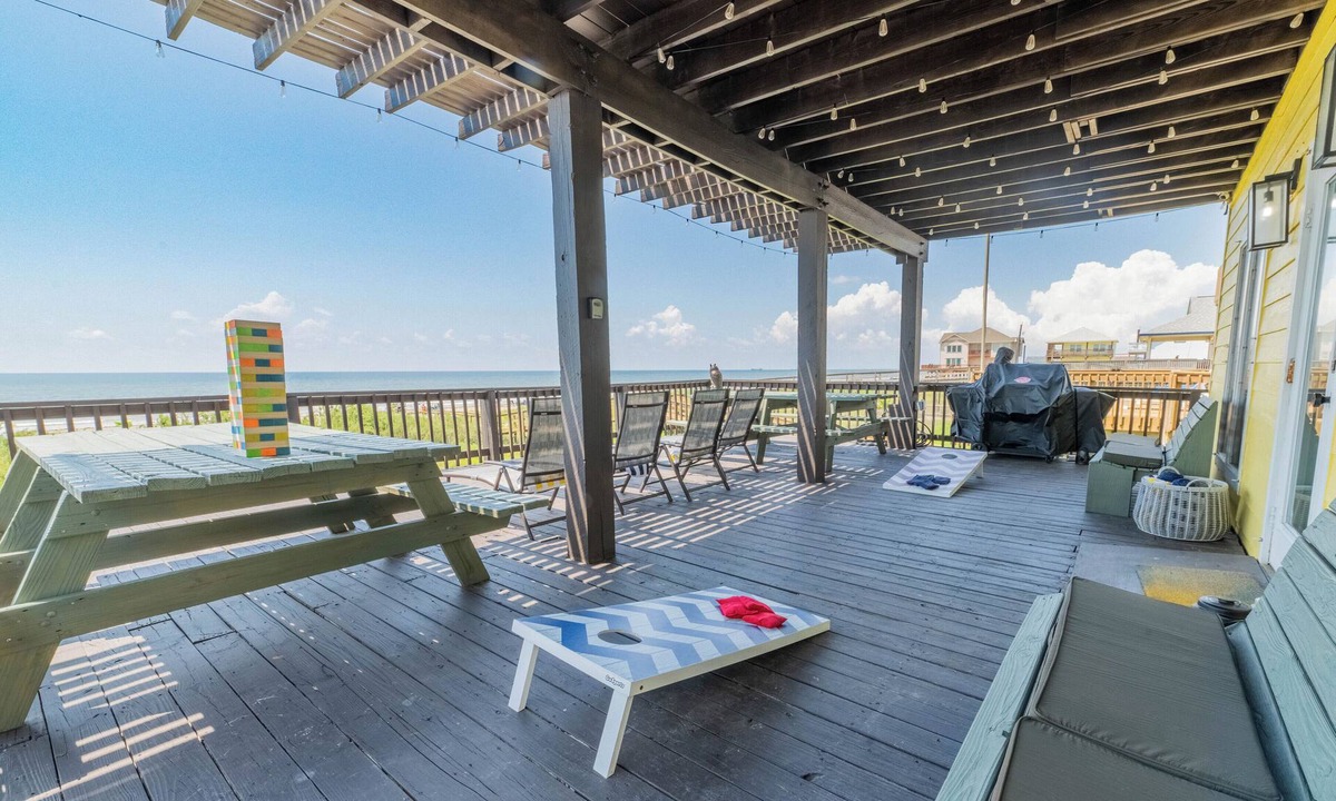Surfside Beach House | Beachfront Villa! Newly renovated - w/Direct Beach Access & Spacious Deck