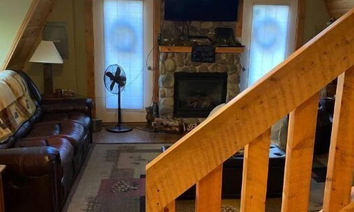 Town of Webb House | Bear Creek Lodge: By First Lake, Ride from Cabin