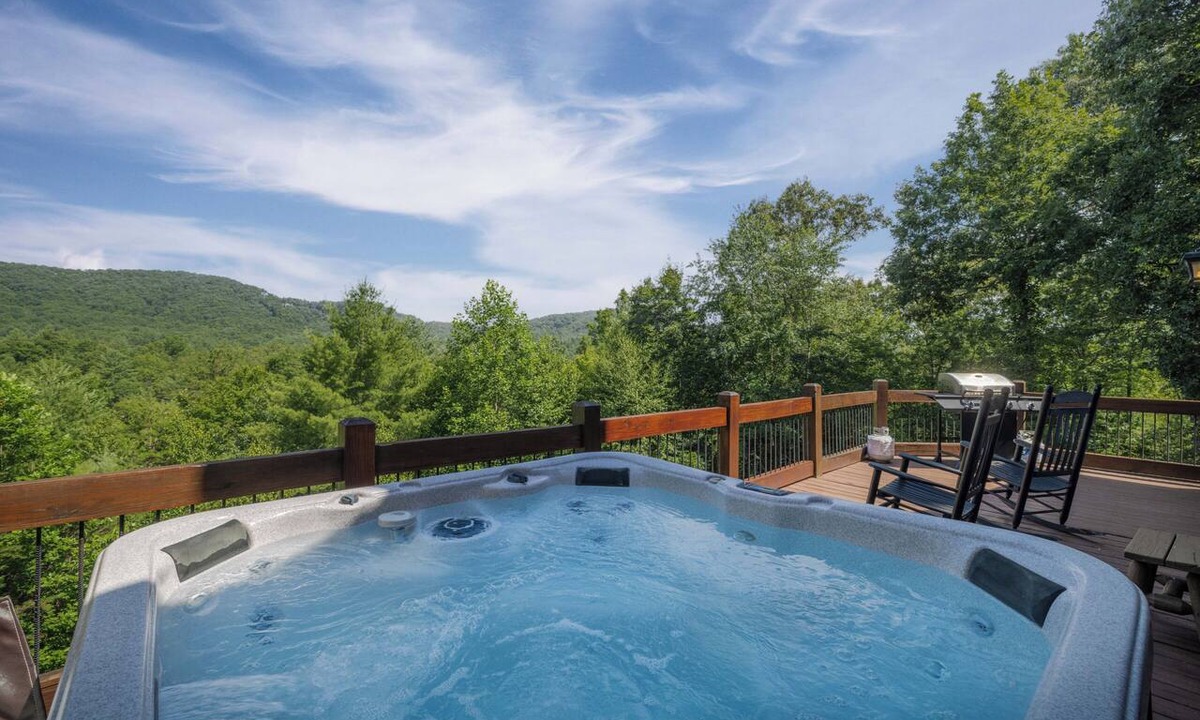 Mineral Bluff Cabin | Bear View Cabin | Enchanting 5-Bedroom Mountain Cabin with Stunning Views