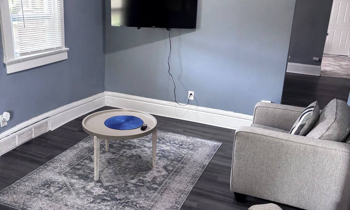 Downtown Akron Apartment | Beautiful 2-bedroom apartment in welcoming Akron perfect for your stay