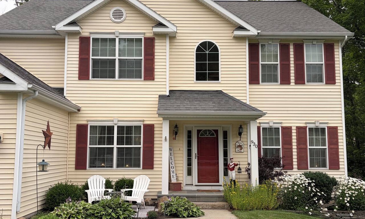 Saratoga Springs House | Beautiful 4 bedroom house perfect for Track/Ballet/Fall Getaway/Parent Weekends