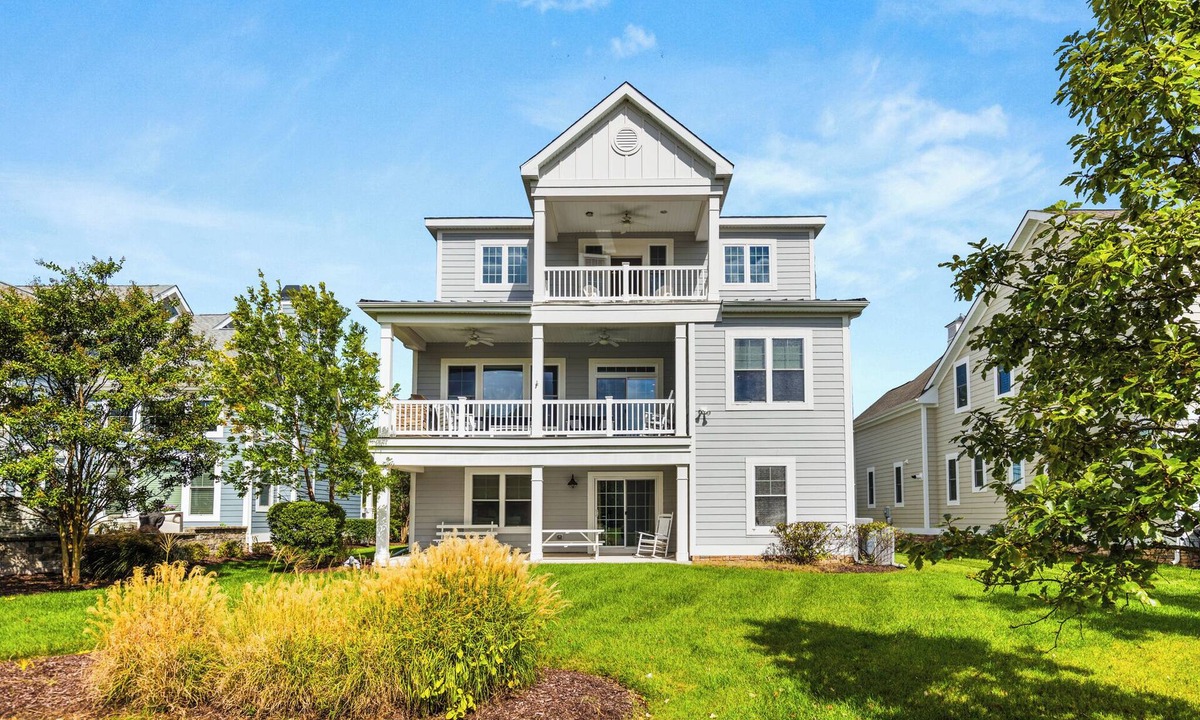 Bayside House | Beautiful 7 bed, 4.5 bath home located in Bayside Resort & Golf Community; Indoor and Outdoor Pools, Fitness Centers, Tennis and Pickleball Courts, and Kayaking/Paddle Boarding.
