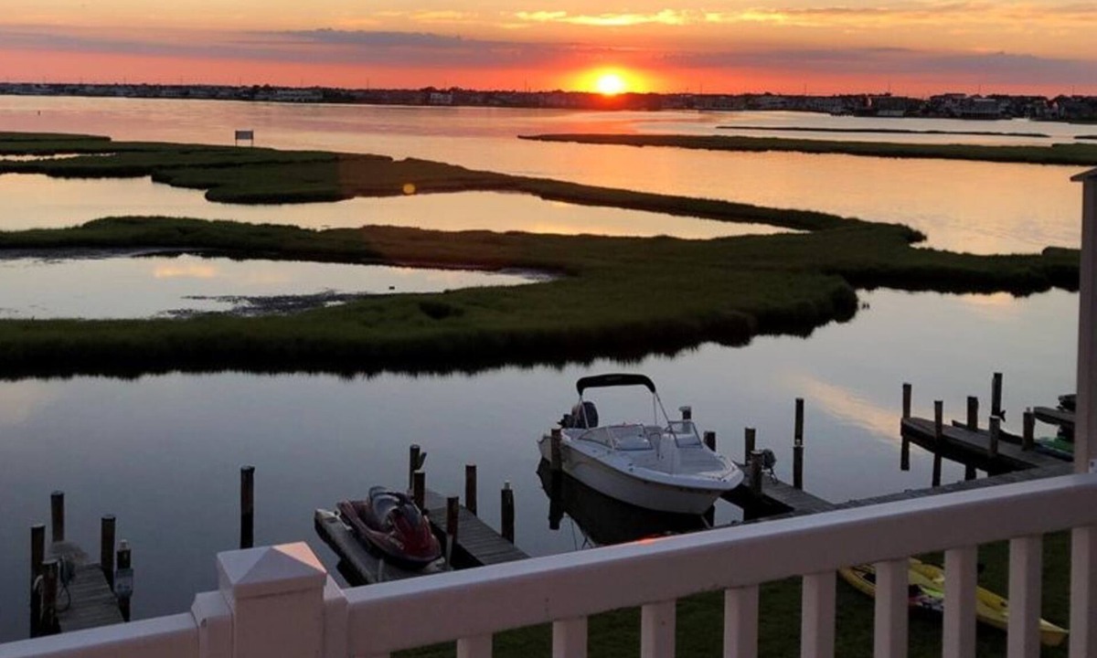 Fenwick Island House | Beautiful Bayside Townhome in Fenwick Landing- long weekends avail- LINENS INCL