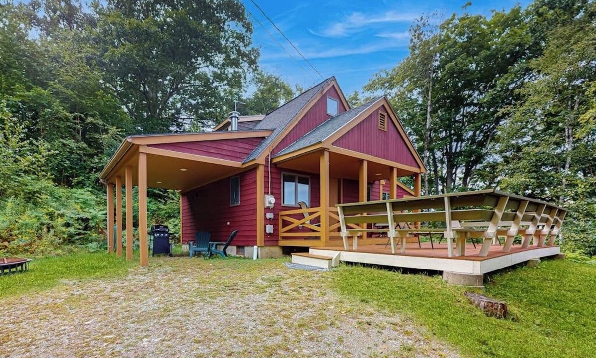 Rockport Cabin | Beautiful hilltop home with deck & view of Penobscot Bay - near festivals & more