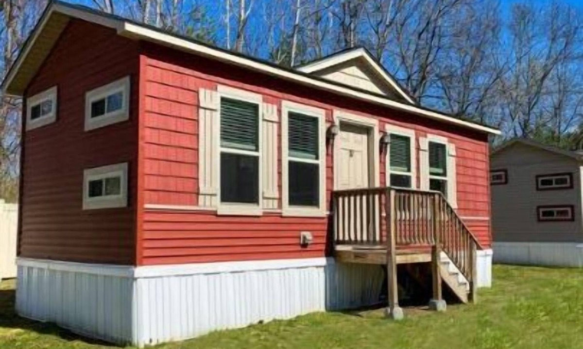Queensbury Cottage | Beautiful Lake George Cottage
