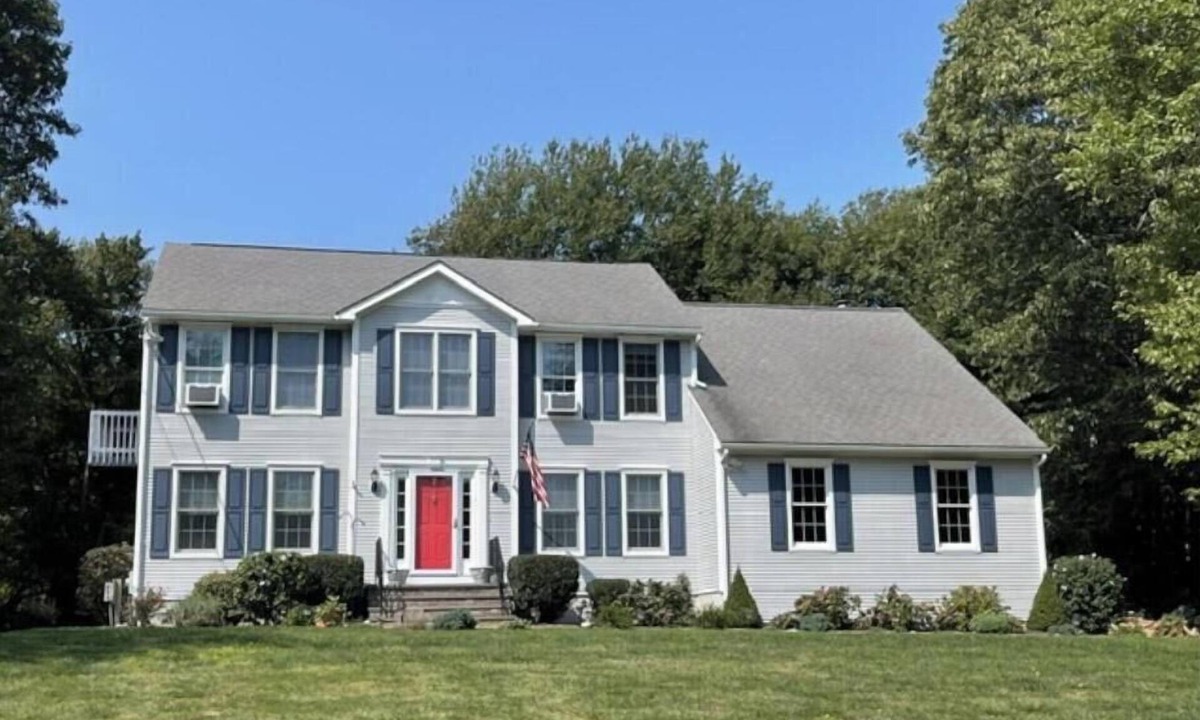 Wakefield-Peacedale House | Beautiful large 4-bedroom house with AC and WiFi: South Kingstown Rhode Island.
