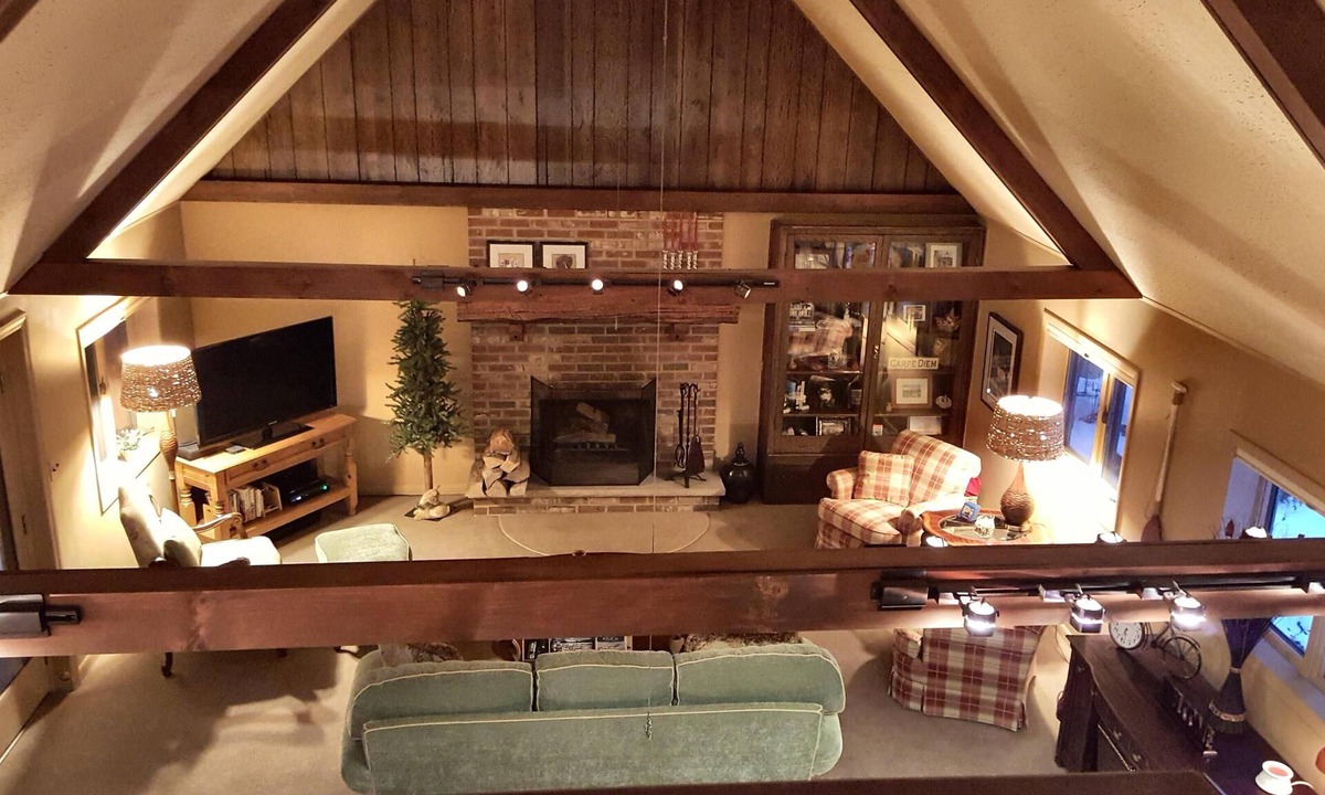 East Brady House | Beautiful Lodge on the Allegheny River Provides Pure Comfort Year-Round