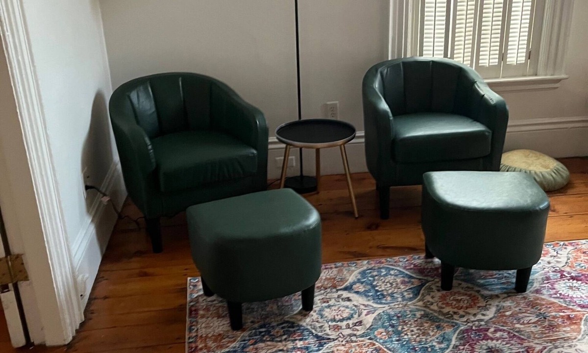 East Bayside Apartment | Beautiful sunny first floor - month of July - one month minimum stay