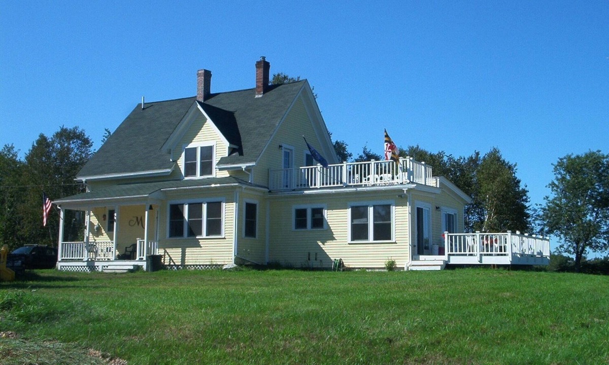 Brooksville House | Beautifully Renovated 4 Bedroom Farmhouse