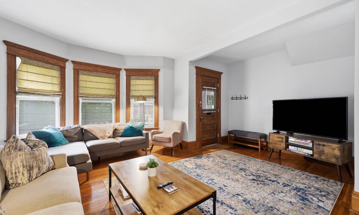 Albright Apartment | Beautifully Renovated 3 bedroom Elmwood Village Apt