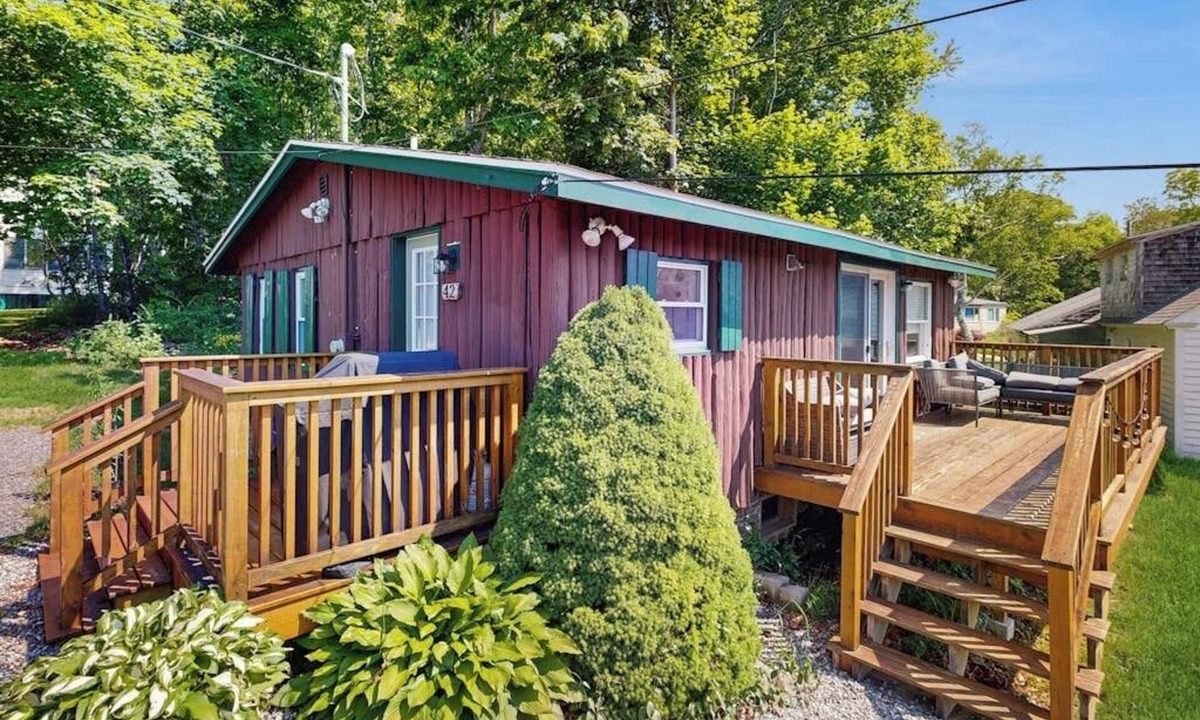 Boothbay Harbor Cabin | Beautifully updated cabin near town & Barrett