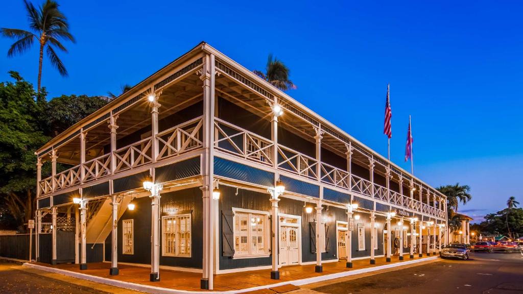 Historic Lahaina Front Street Hotel | Best Western Pioneer Inn