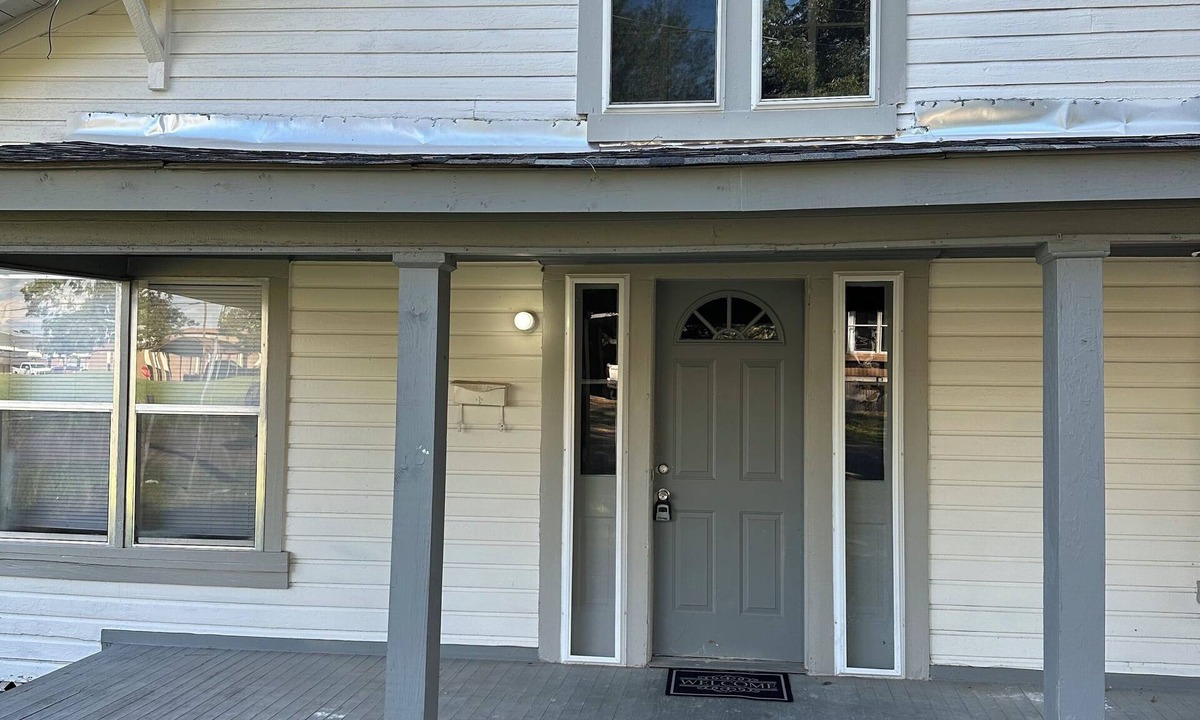 Vivian House | Big 3-bedroom house with 2 Full Bathrooms, with WiFi, AC in wonderful Vivian