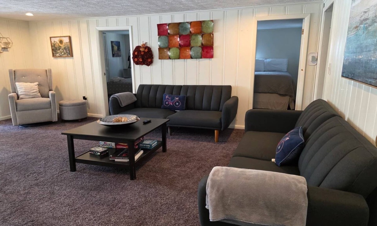 Rochester House | BigSpace, HightFalls, RIT, RGH, Pool-table, Wi-fi