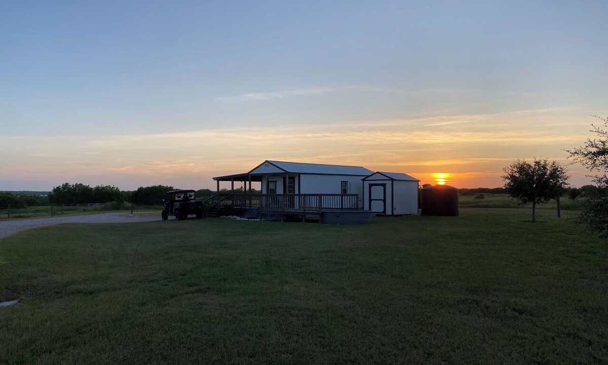 Riviera Cabin | Birdwatching haven. Cozy 1 bedroom cabin on the water