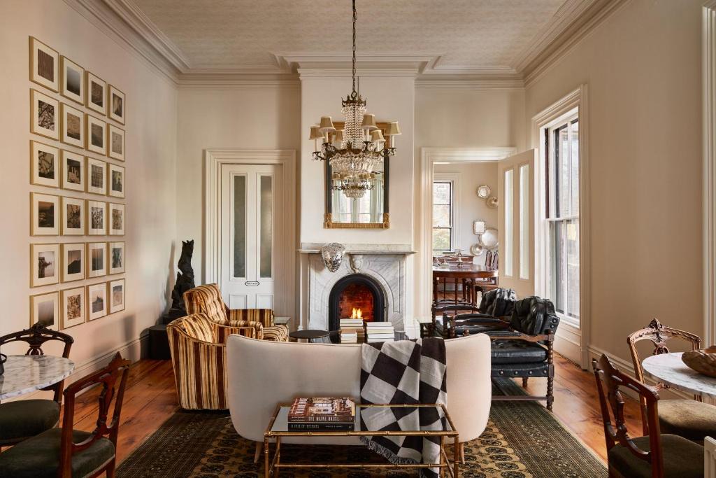 West End Hotel | Blind Tiger Portland - Carleton Street Guest House