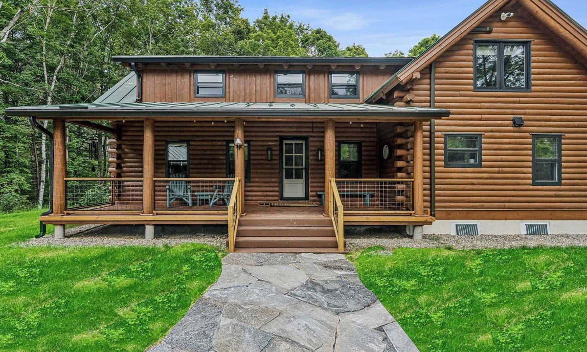 Hartland Cabin | Blue & Sonny Hollow, Modern Cabin with Firepit